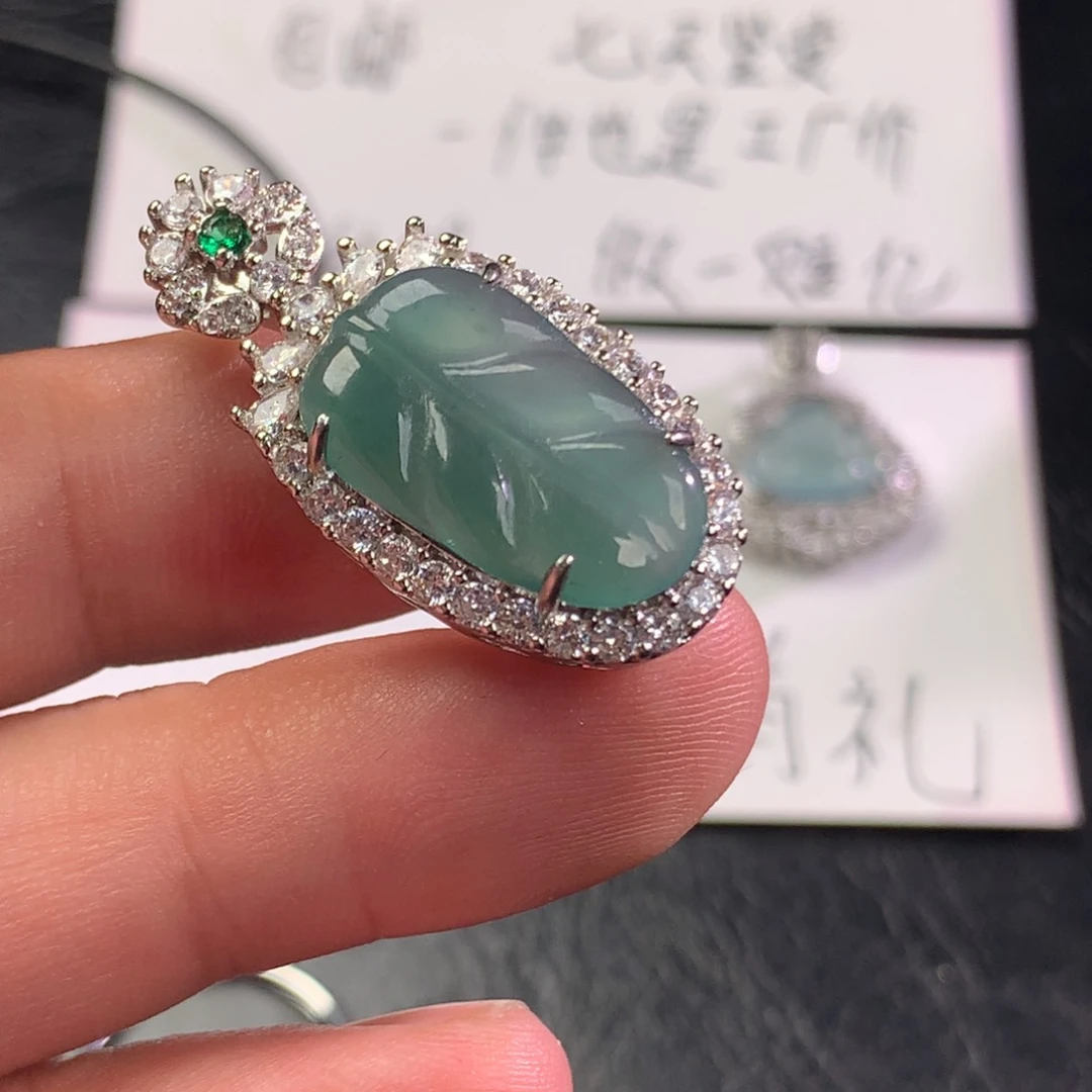 翡翠未镶嵌颈饰叶子