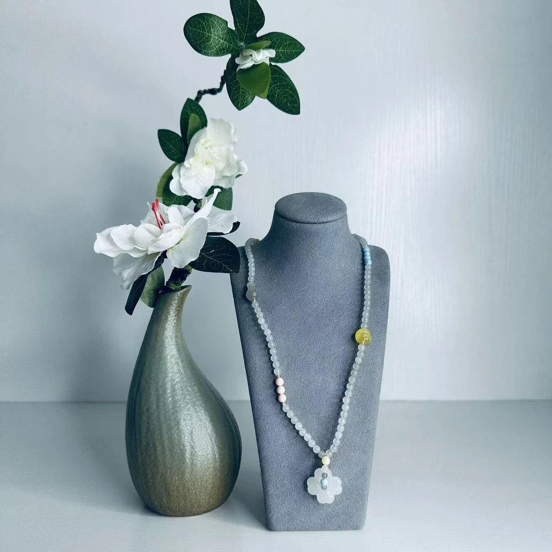 壹屿珠宝 1282    和田玉白玉四叶草颈饰