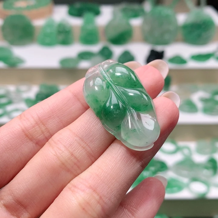 颈饰未镶嵌石英质玉