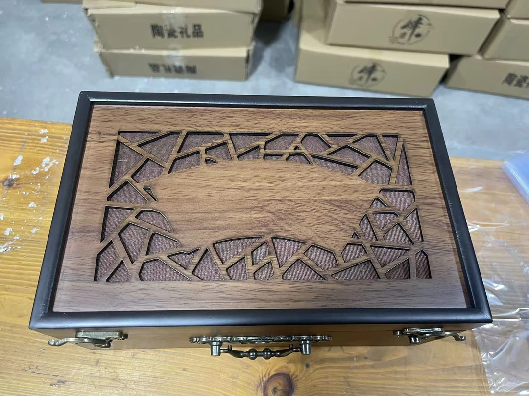 周宏杰手抓壶一壶两杯