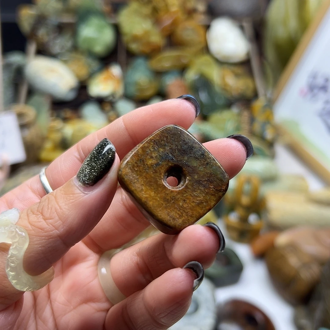 匪***镜颈饰未镶嵌岫岩河磨玉（透闪石质玉）河磨玉锁骨扣