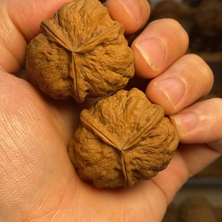 文玩核桃吊坠三棱16