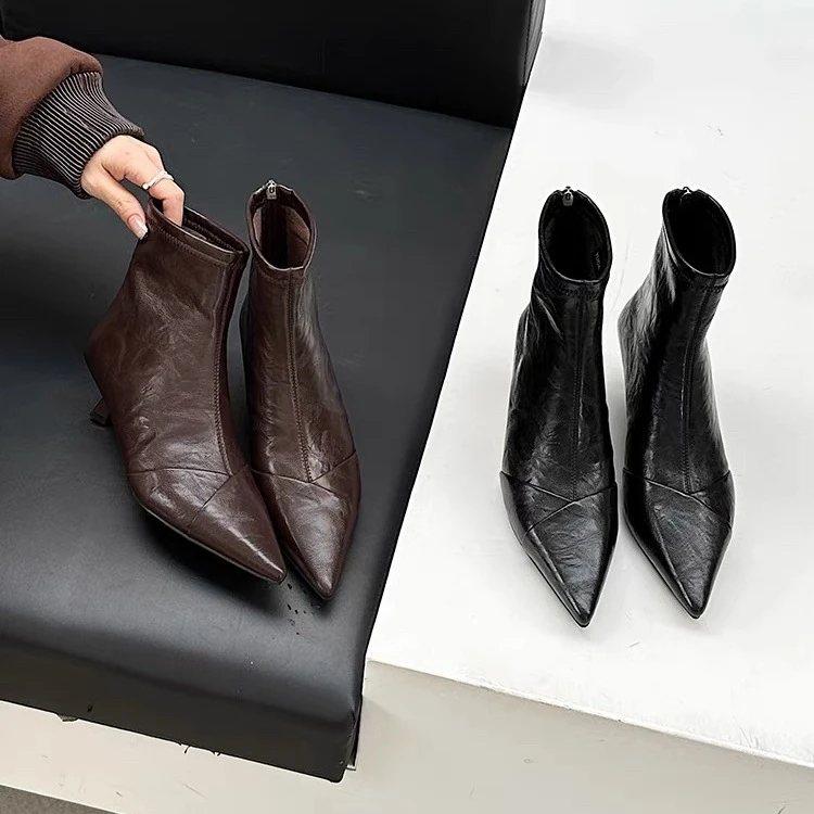 软皮小跟短靴女2025秋冬新款韩版百搭法式复古洋气尖头细跟瘦瘦靴