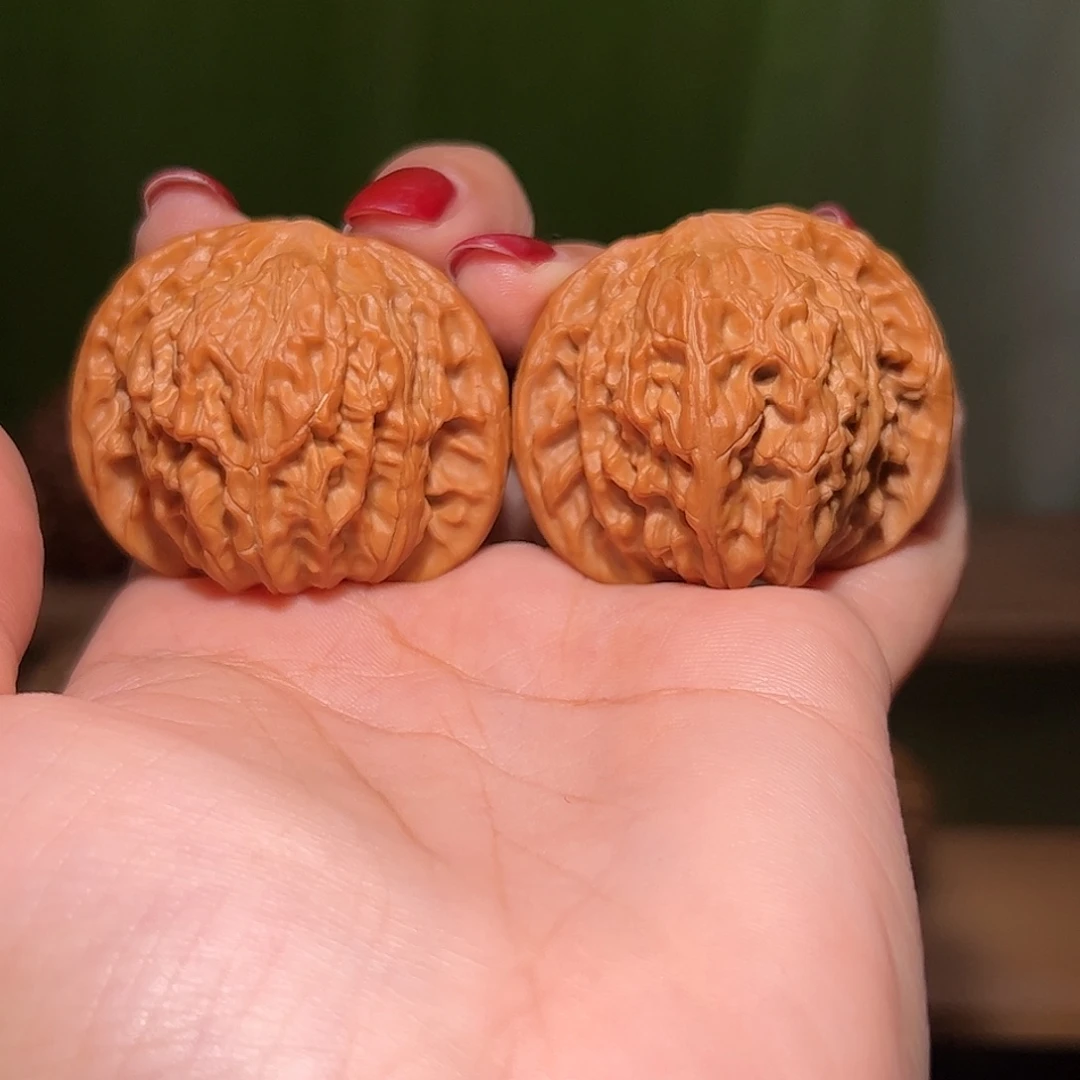 李***秋文玩核桃吊坠山地红皮41