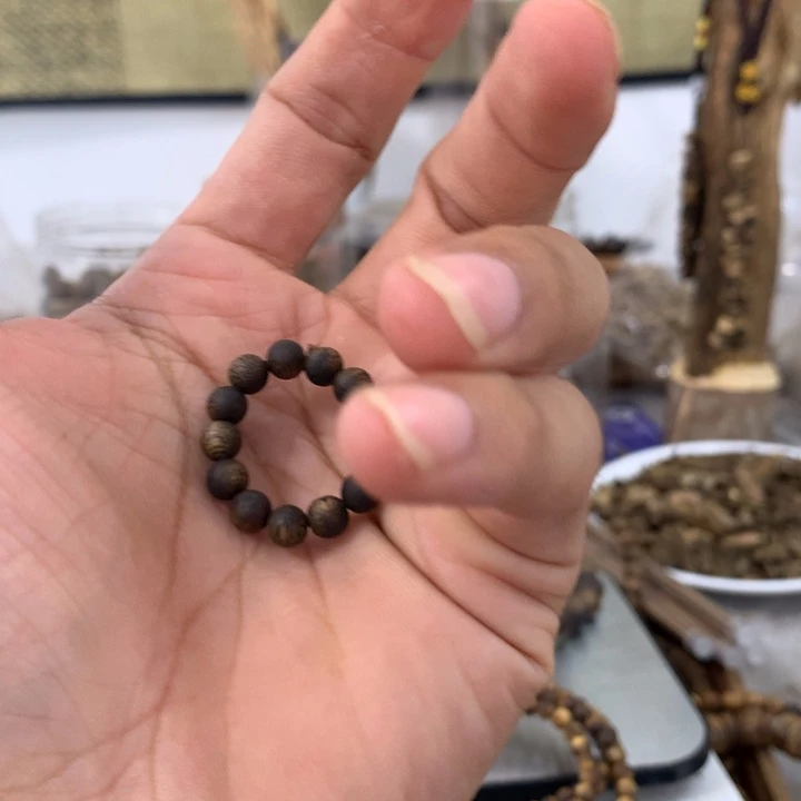 沉香碎屑沉香间****常0.5花珠戒指