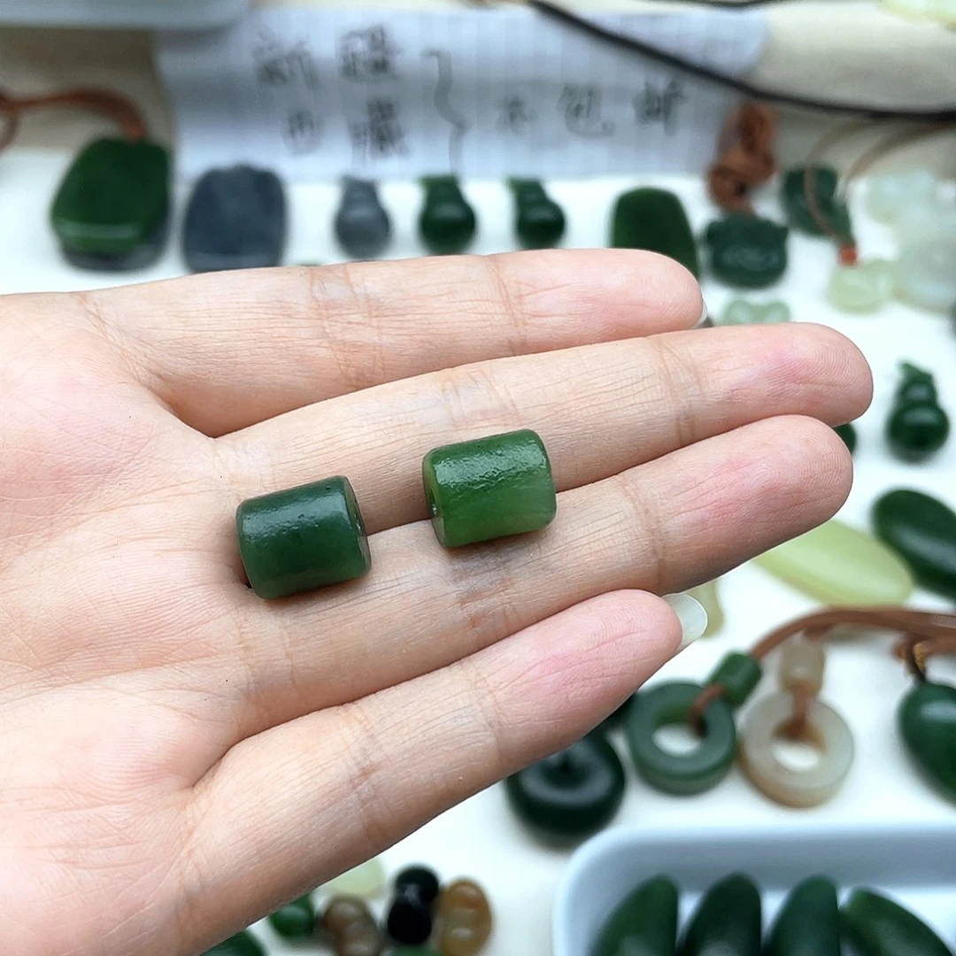 颈饰未镶嵌和田玉?**贴