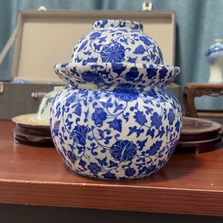 缠枝莲泡菜坛陶瓷青花