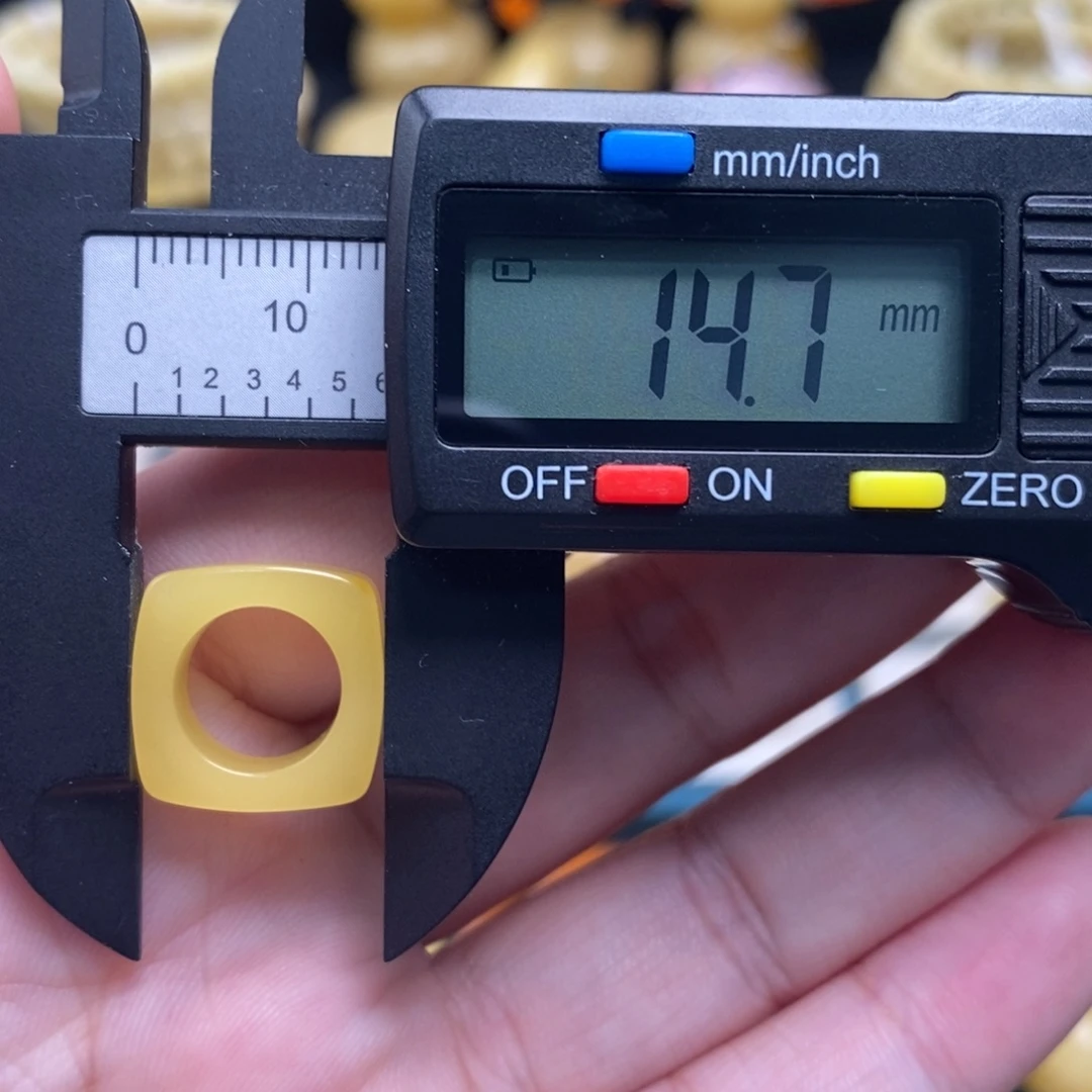 蜜蜡未镶嵌珠宝奇石