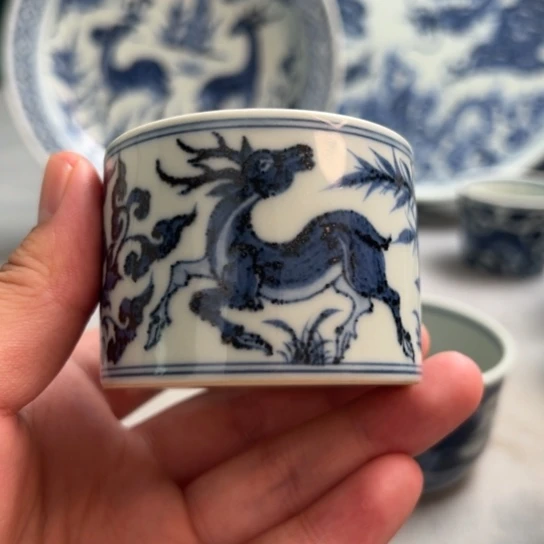 向*明续幽蓝，鹿纹直口