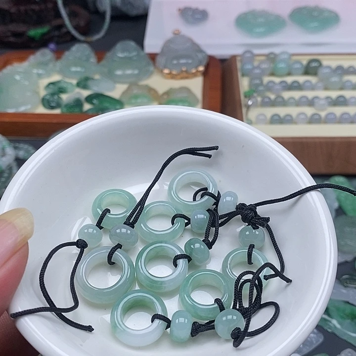 吊坠(不含链)未镶嵌翡翠一个60