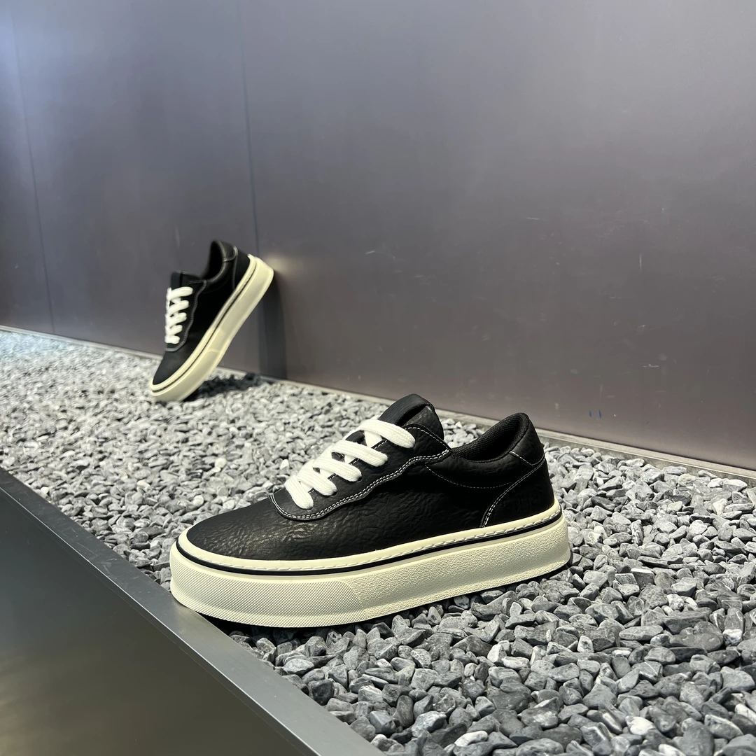 2025广州秋冬新款低帮时尚厚底百搭男士轻奢舒适极简风休闲板鞋