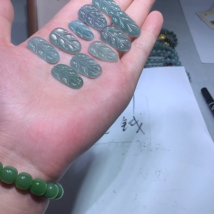 翡翠未镶嵌颈饰翡翠多样发一