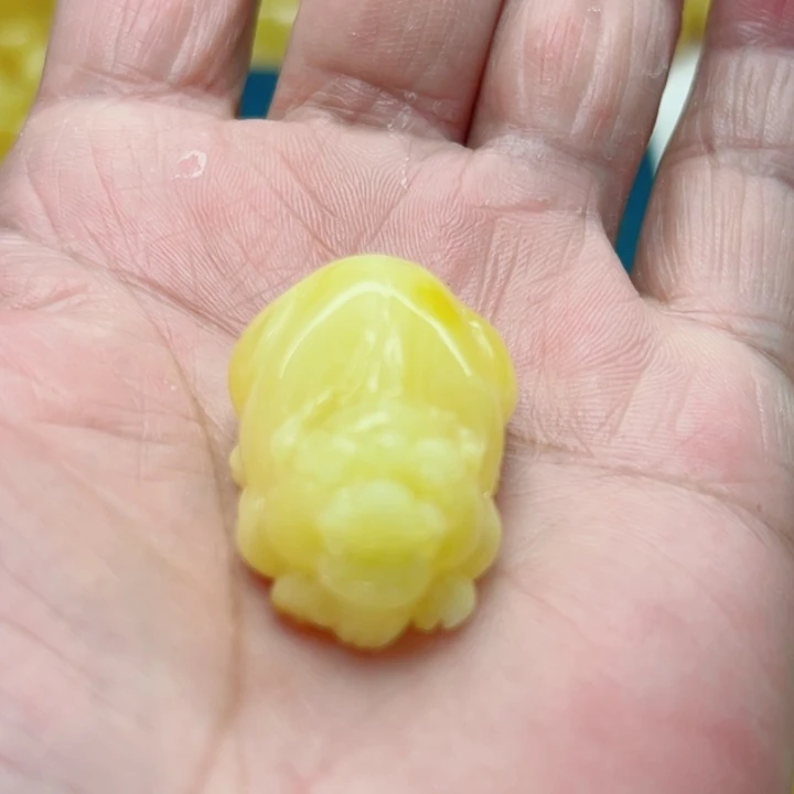 琥珀（矿物珀）未镶嵌裸石