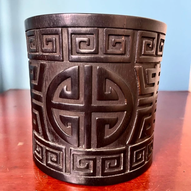 1152 清 檀木寿字纹笔筒