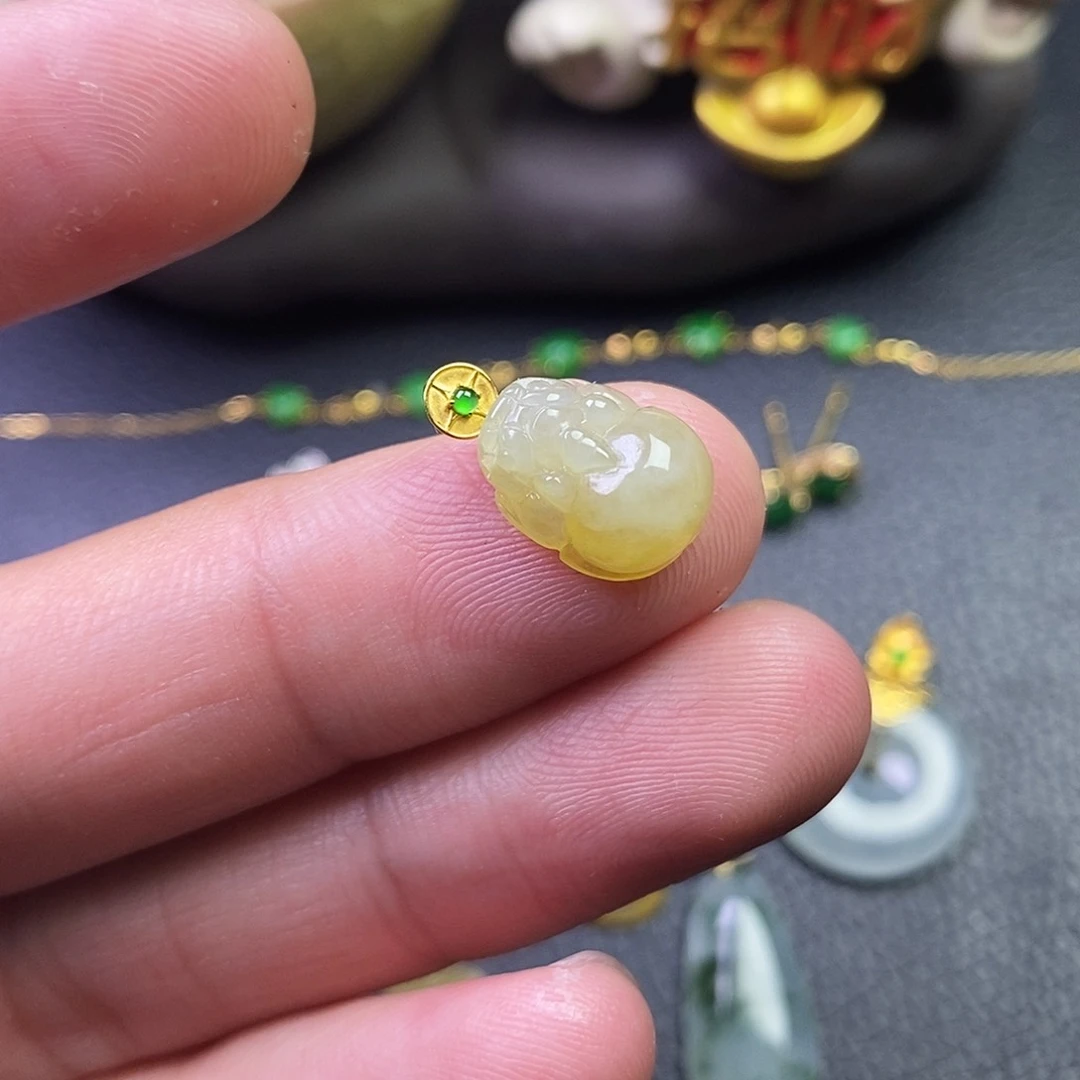 颈饰18K金镶嵌翡翠