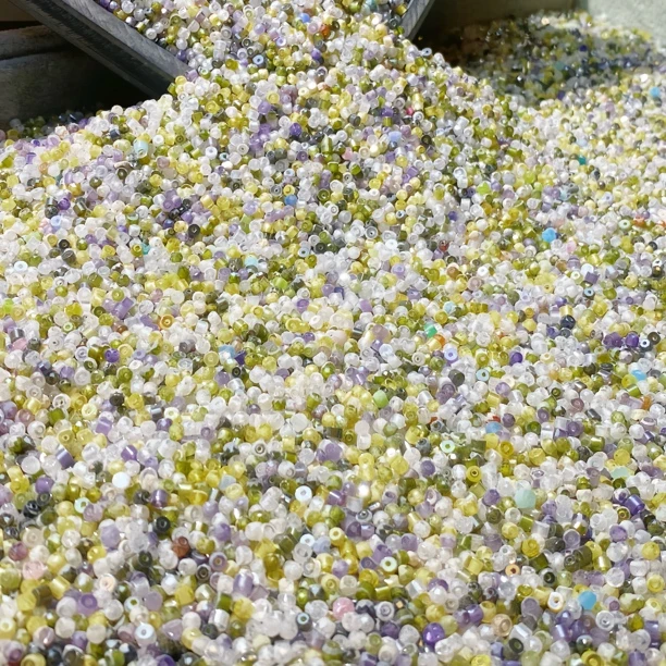 创意DIY配件饰品变色珠子紫外线光变有孔锆石微瑕2斤