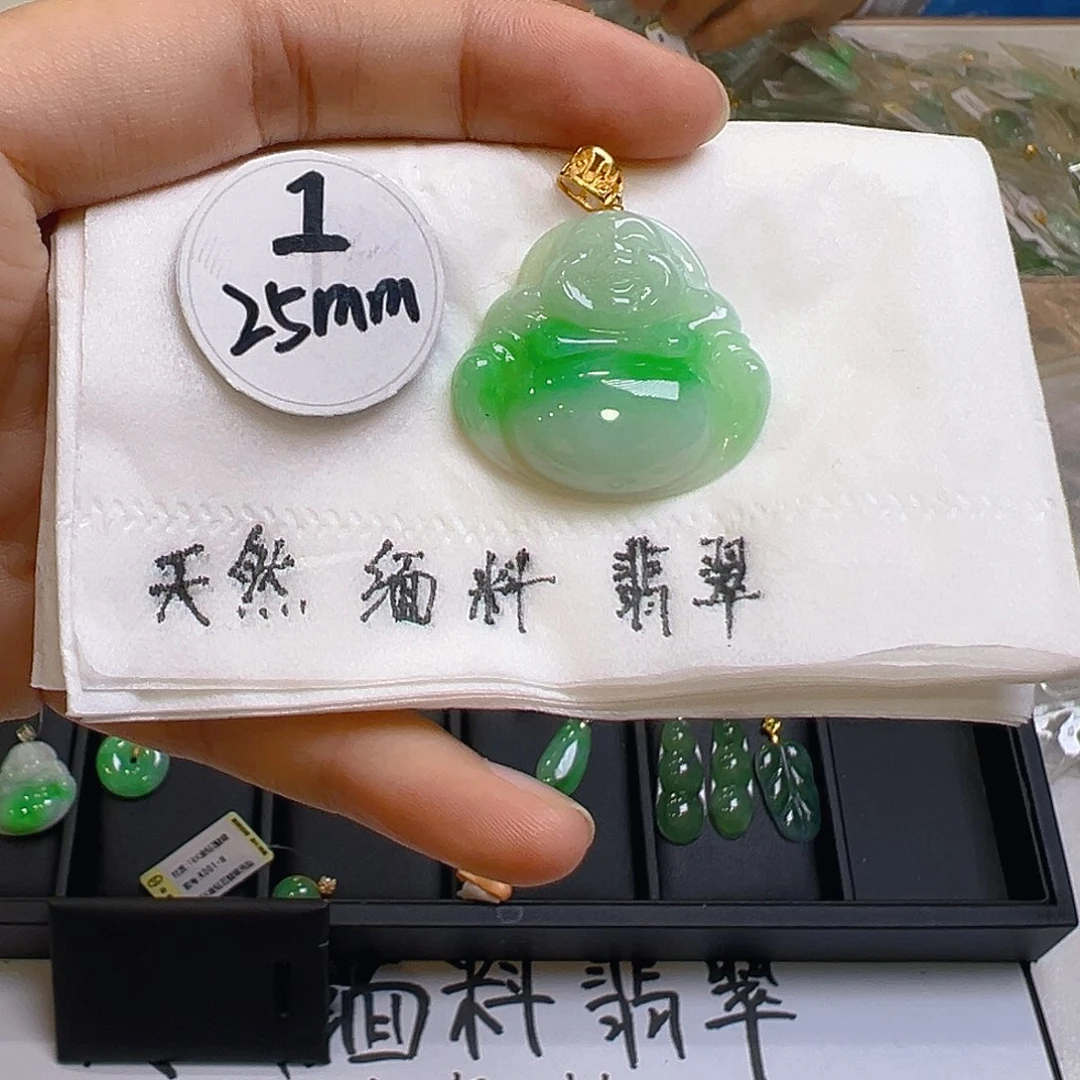 翡翠颈饰18K金镶嵌翡翠