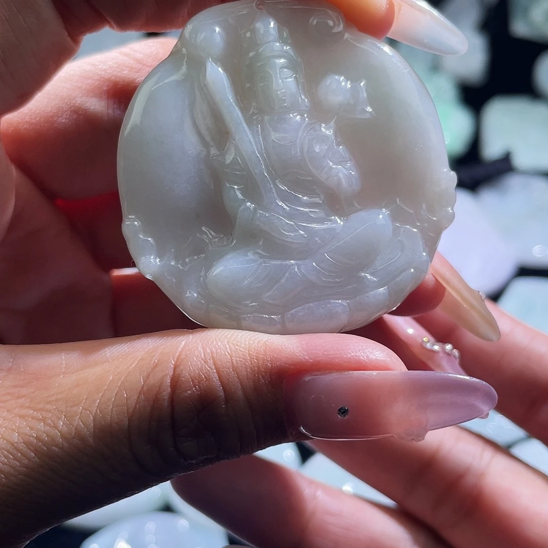 翡翠未镶嵌颈饰虚空