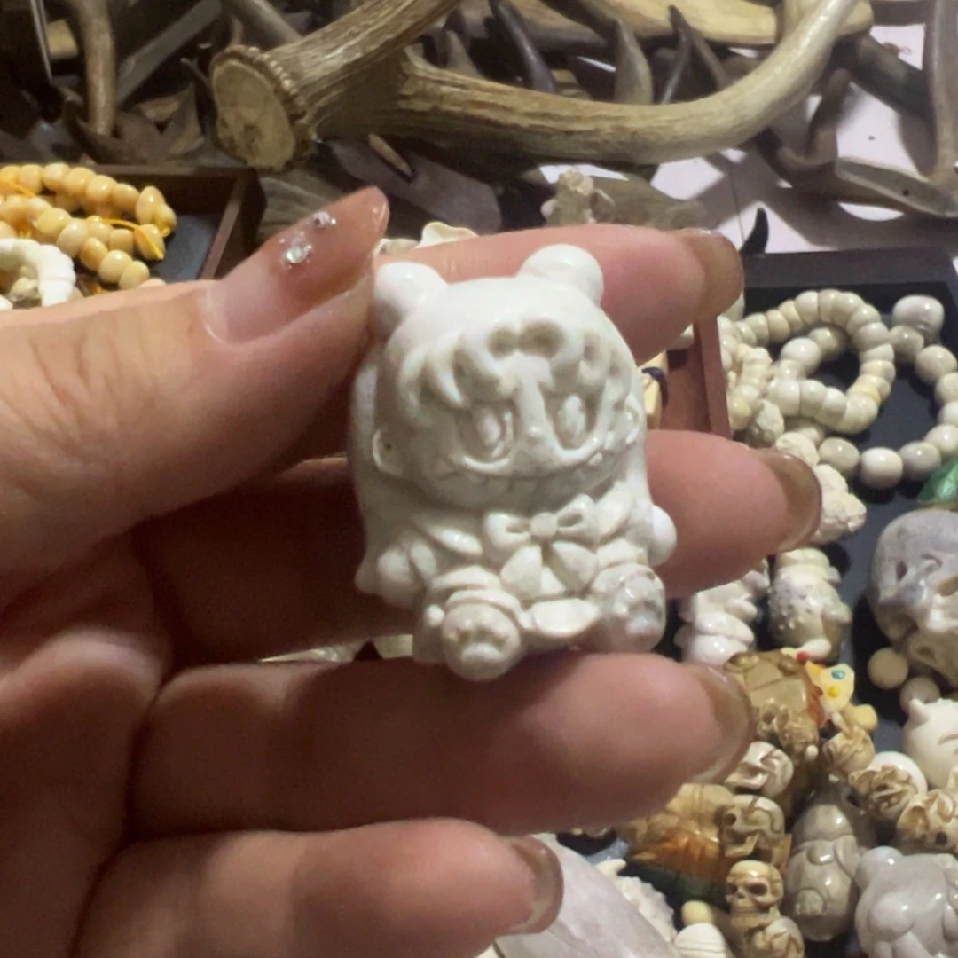 鹿骨把件?***妇手把件