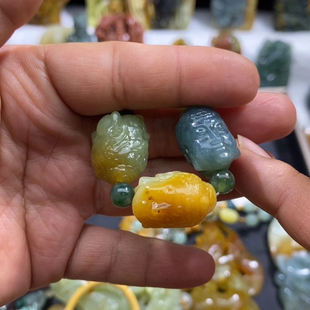 默***默蛇纹石玉未镶嵌颈饰