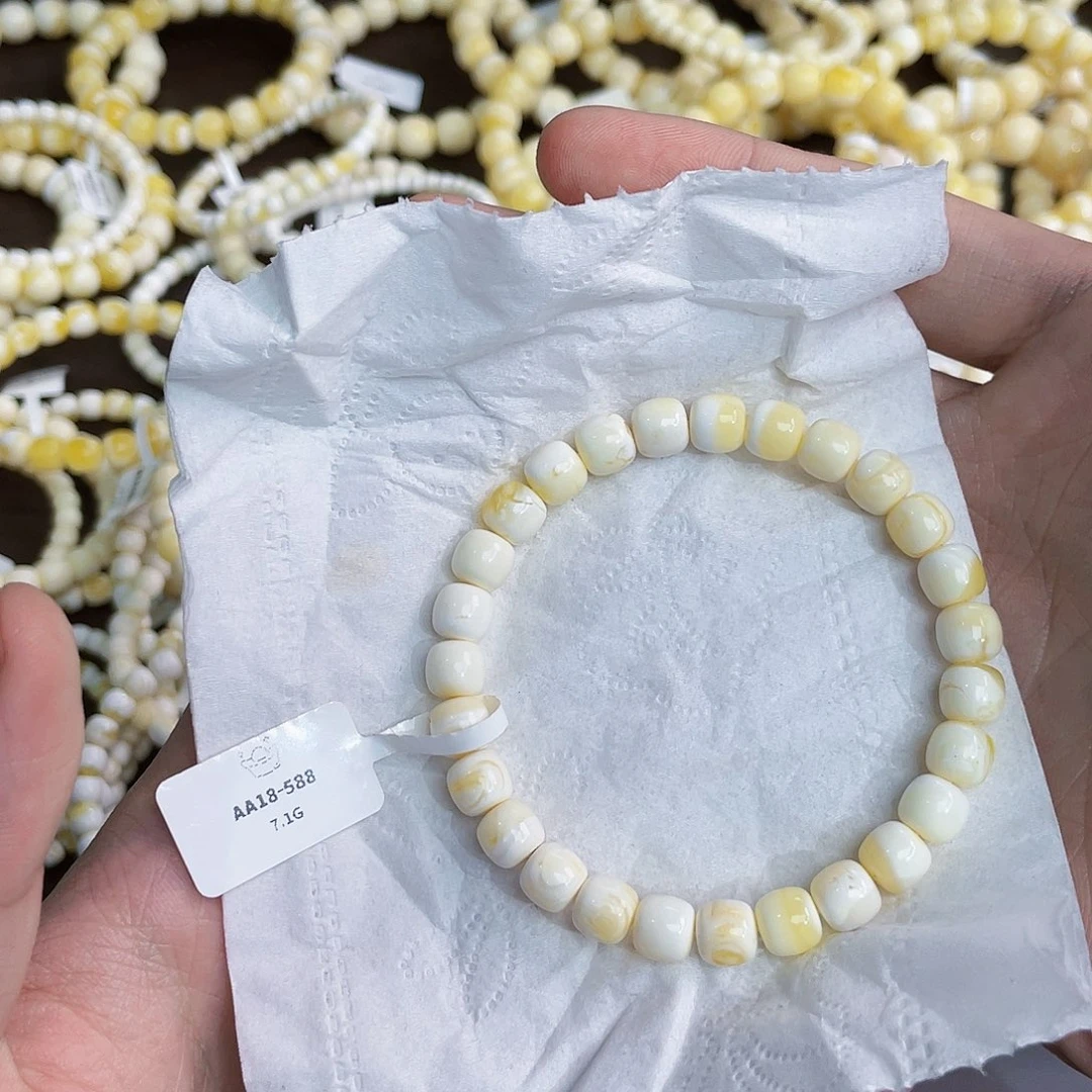 未镶嵌琥珀裸石AA-18-7.5m