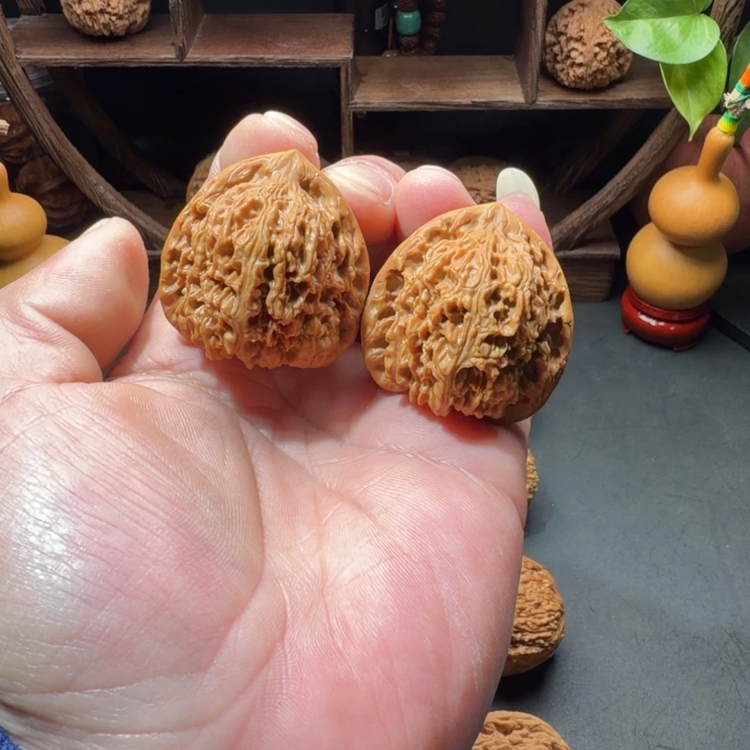 把件文玩核桃南疆石三角桩型尺寸40
