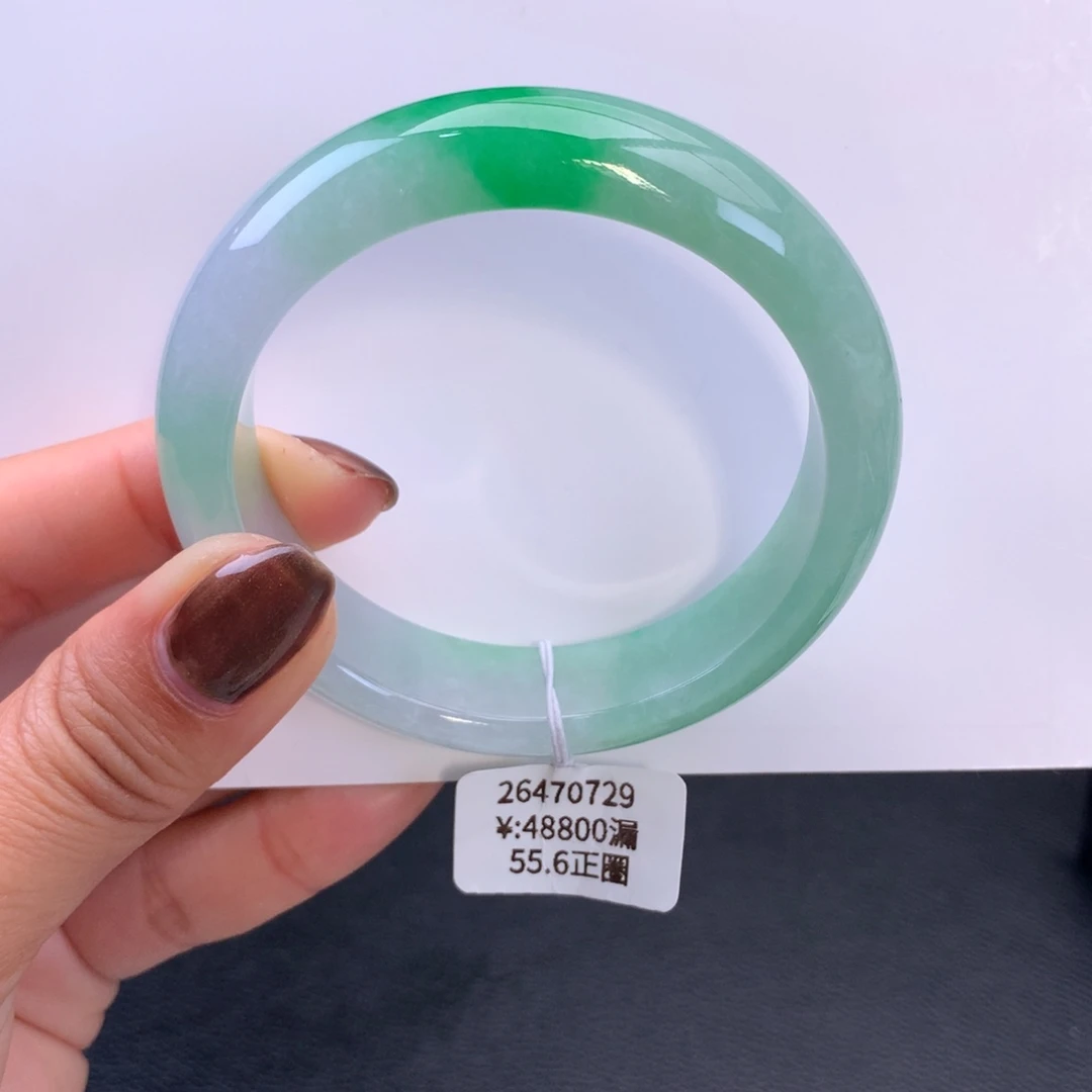 翡翠手镯未镶嵌糯冰绿底阳绿手镯（有纹）