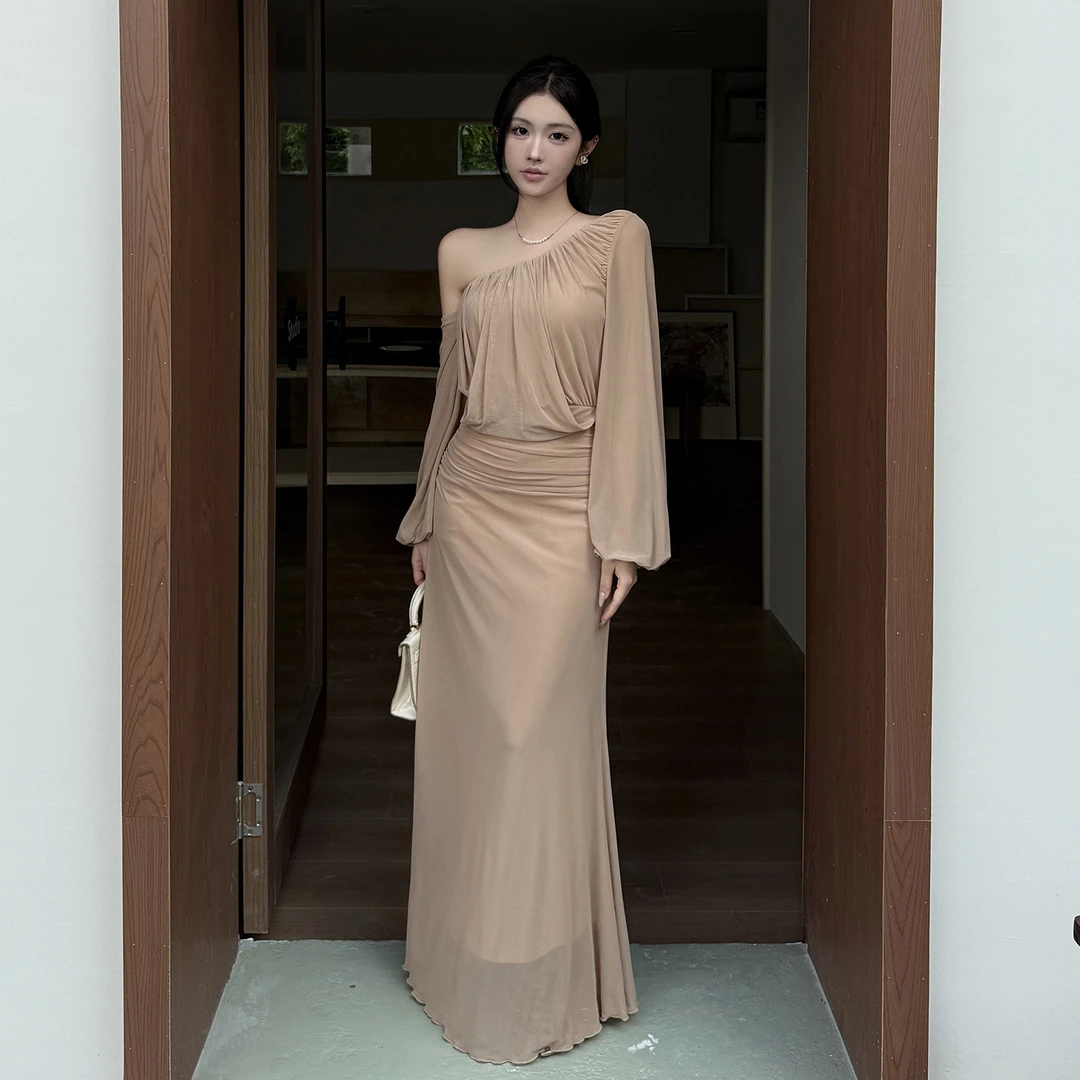 WOWDARK千金风纯欲露肩网纱连衣裙2025秋冬新款显瘦收腰小礼服裙