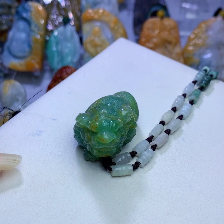 颈饰未镶嵌翡翠方*画蟾