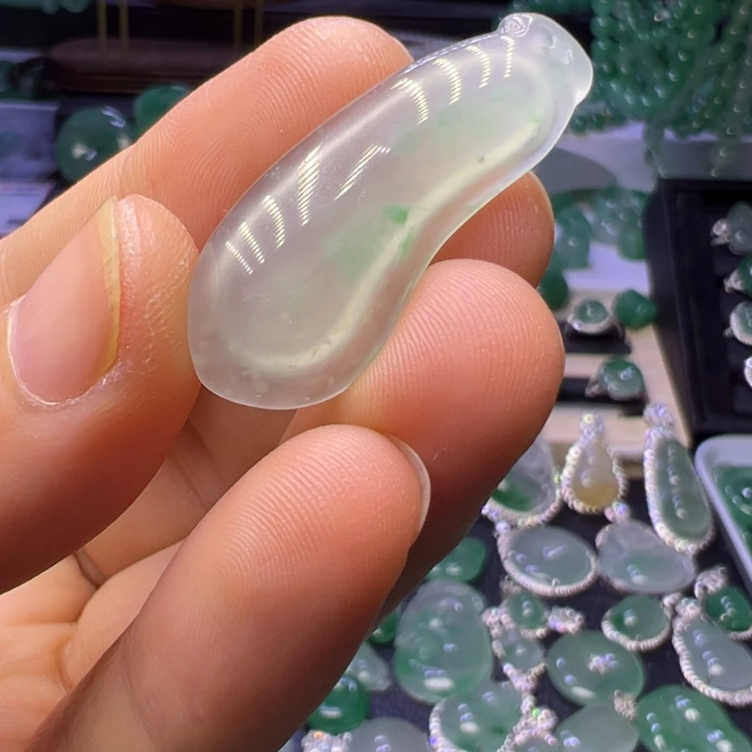 石英质玉（非洲翠）未镶嵌颈饰
