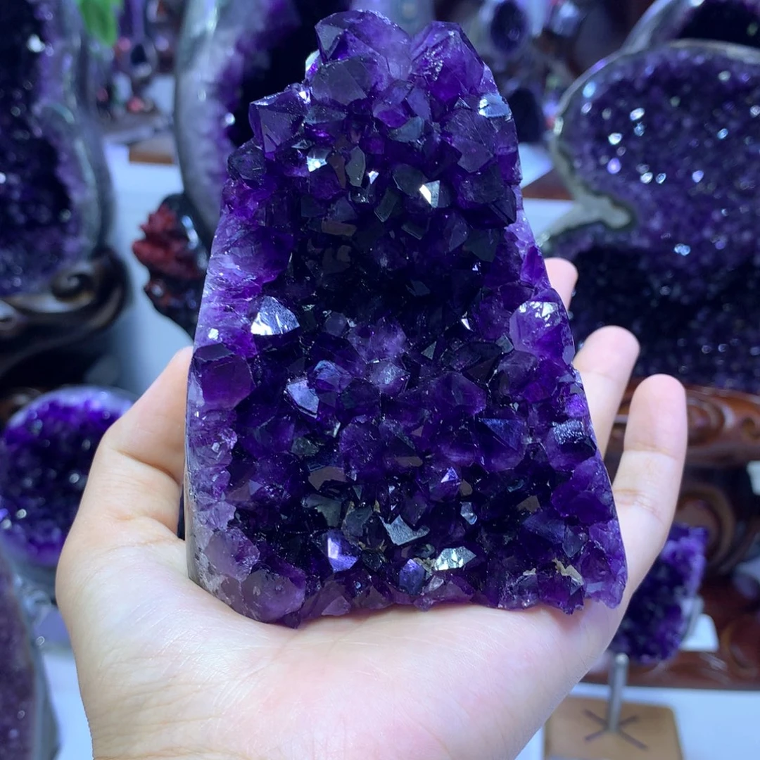 织绣乌拉圭紫水晶
