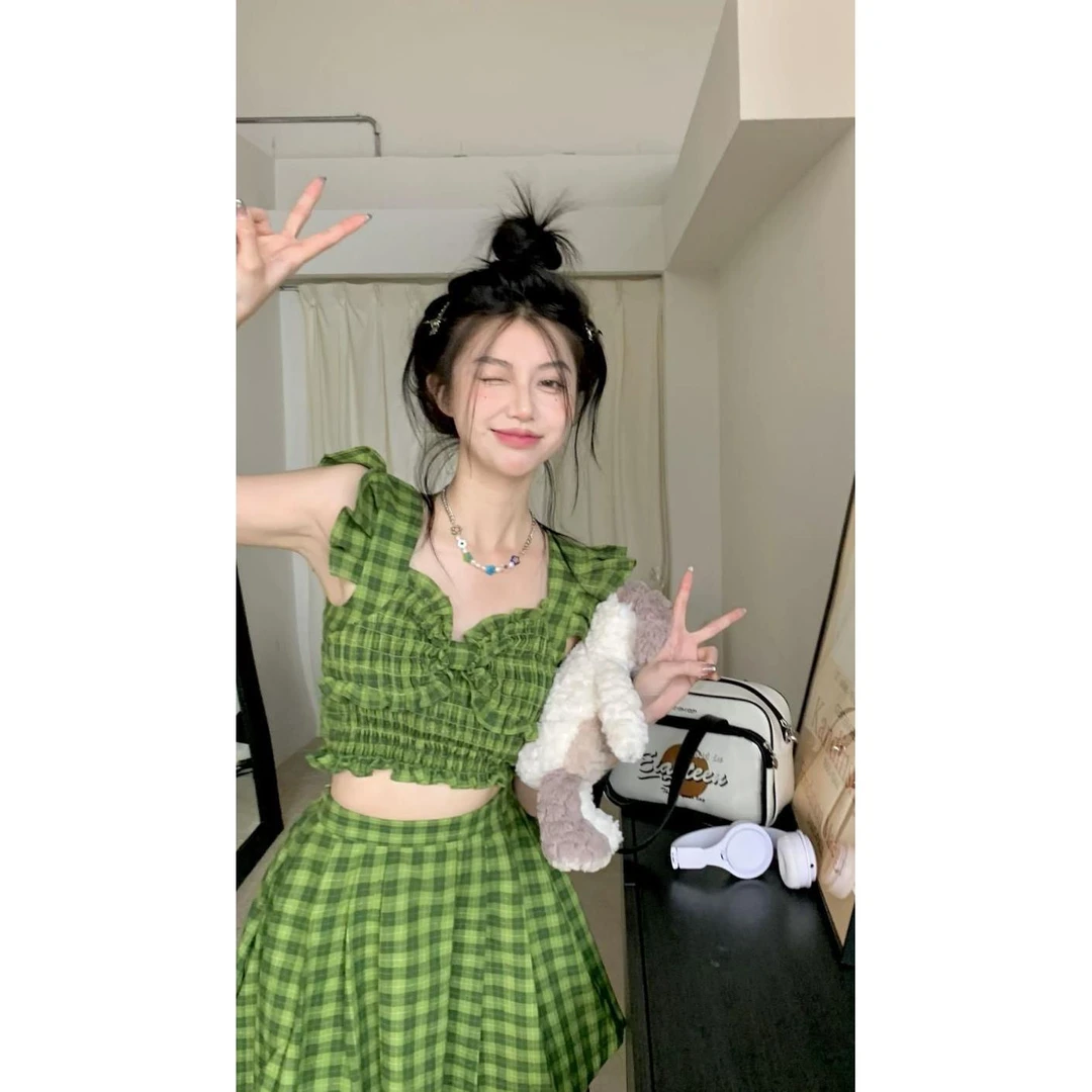 甜辣风绿色套装女格子褶皱小飞袖吊带上衣夏季百褶短裙两件套装女