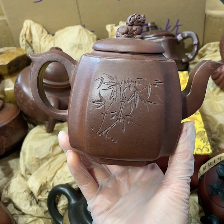 茶壶紫砂原矿泥料，手工制作一把紫砂壶。