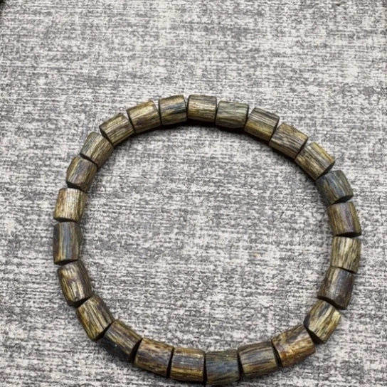 沉香手串绿棋树心桶珠0.7