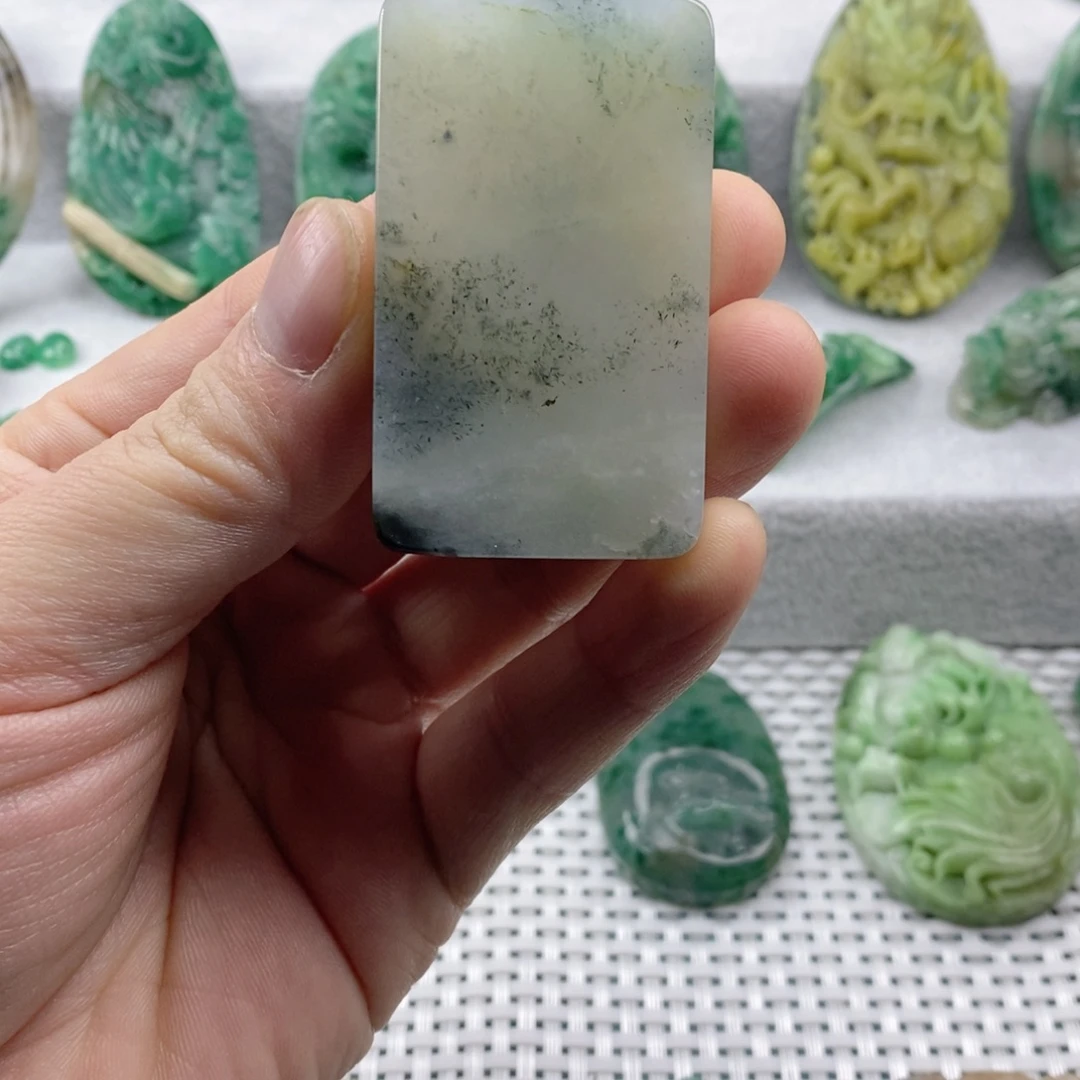 独山玉未镶嵌颈饰