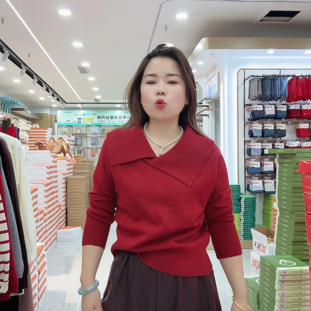 红色大翻领毛衣新款