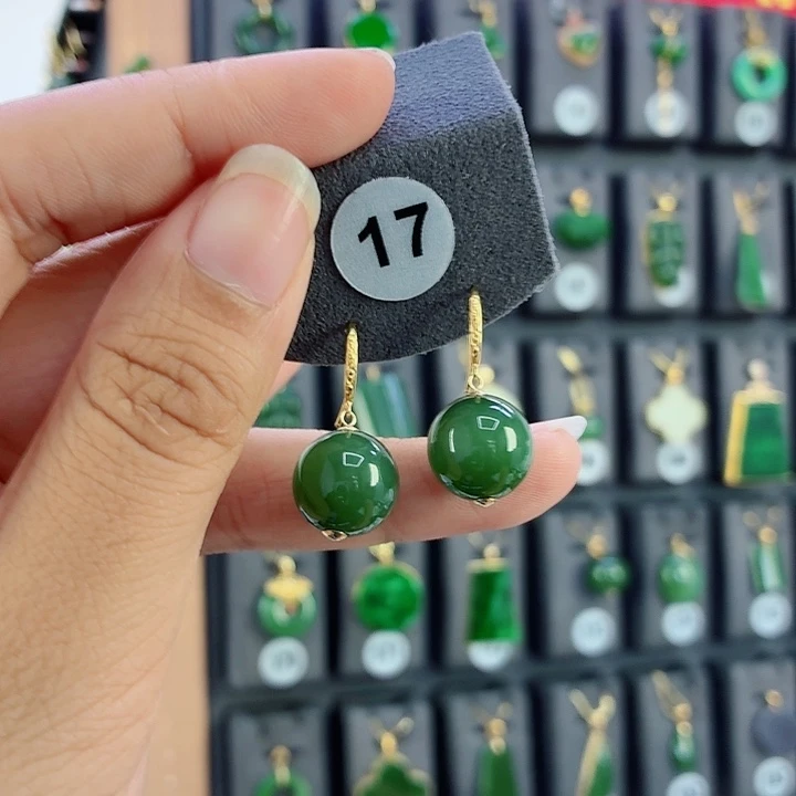 和田玉18K金镶嵌耳饰