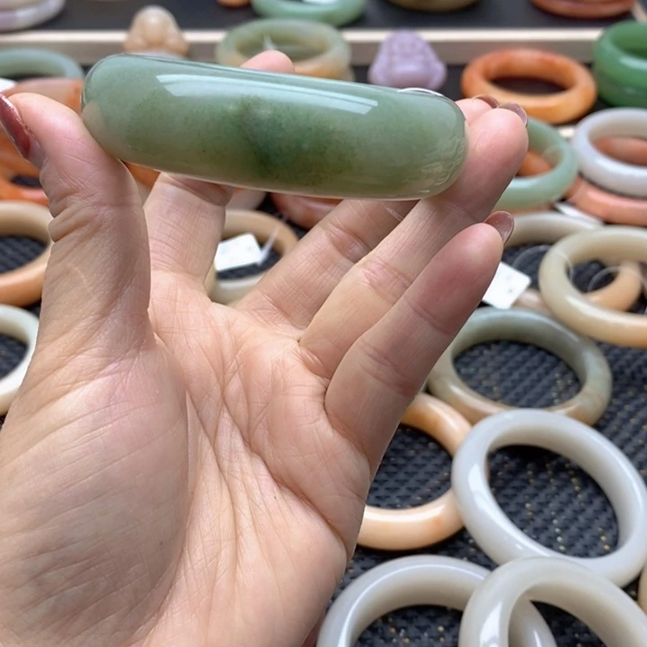 石英质玉手镯未镶嵌@***?