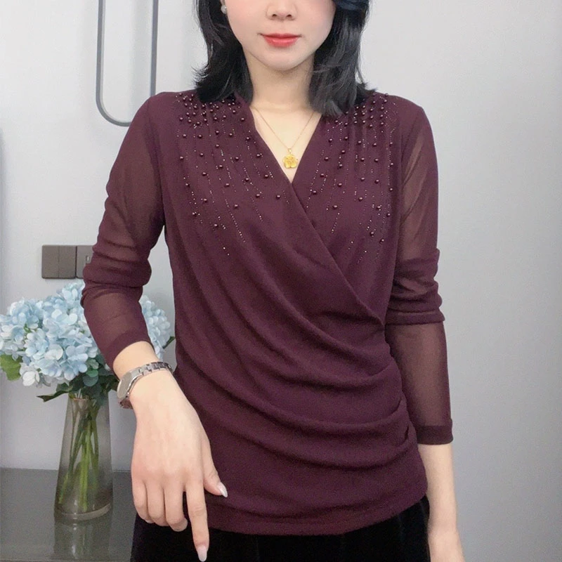 2025春季新款气质显瘦V领钉珠烫砖弹力网纱打底小衫女9827