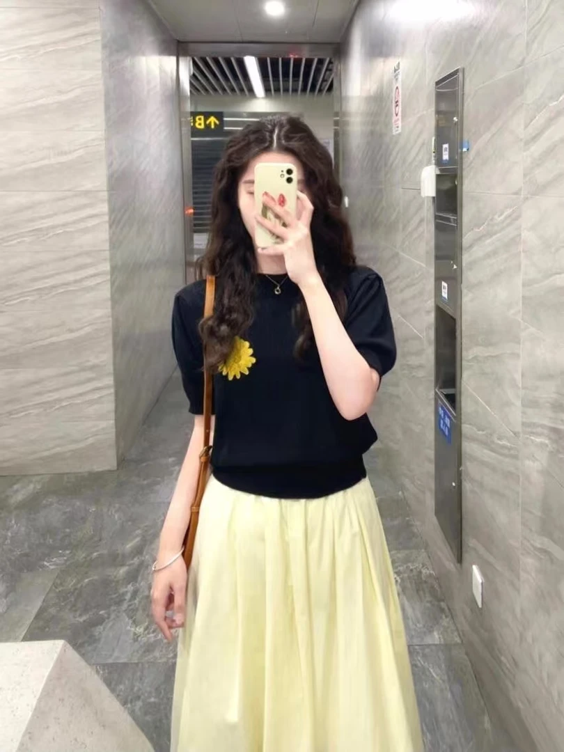 2025春夏新款韩系黑色刺绣短袖针织衫高腰显瘦黄色半身裙套装