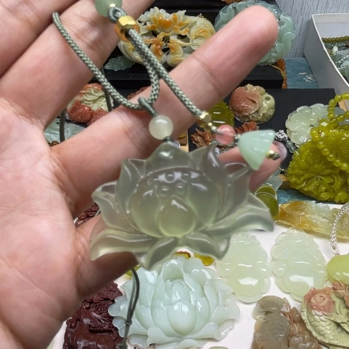 蛇纹石玉未镶嵌颈饰