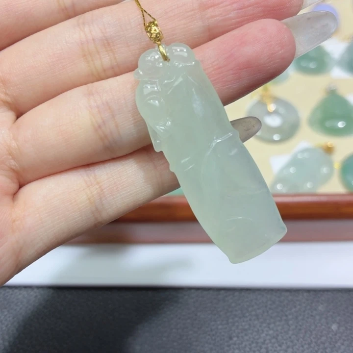 颈饰18K金镶嵌翡翠
