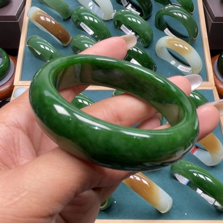 和田玉（碧玉）未镶嵌手镯