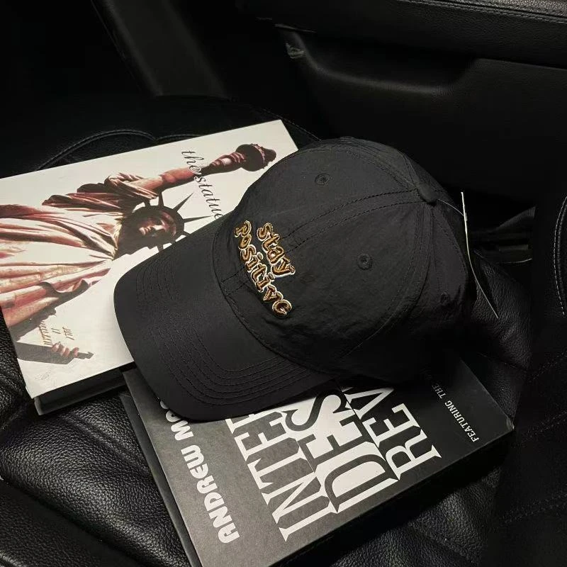 四季通用透气防晒显脸小男女百搭黑色休闲鸭舌棒球帽