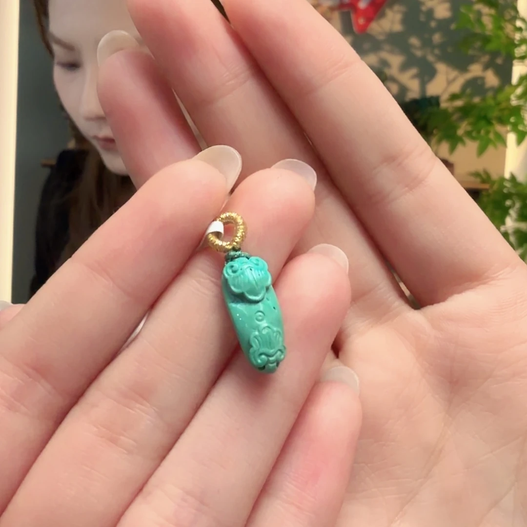 绿松石未镶嵌颈饰