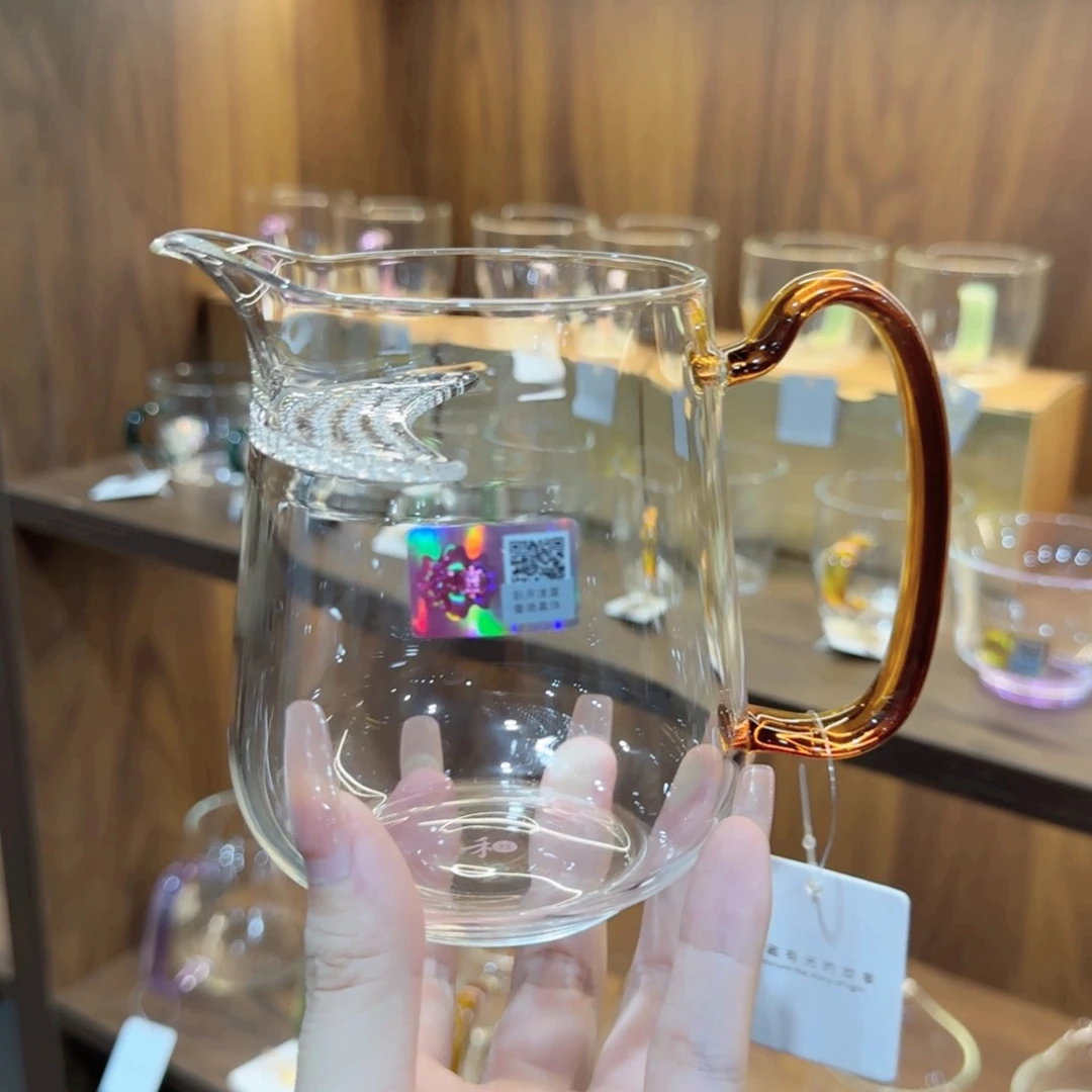 禾器丰然琥珀色。。。。