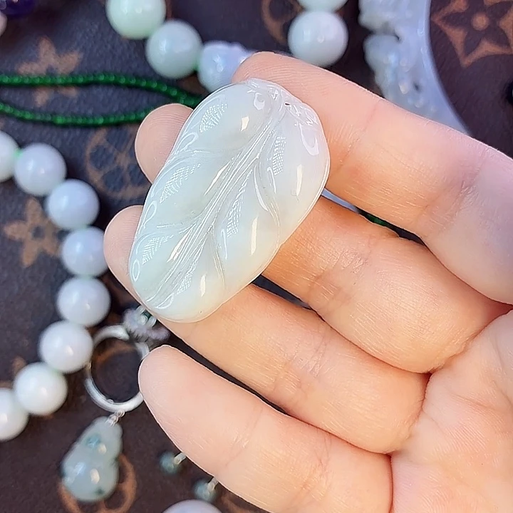 翡翠未镶嵌挂件9824