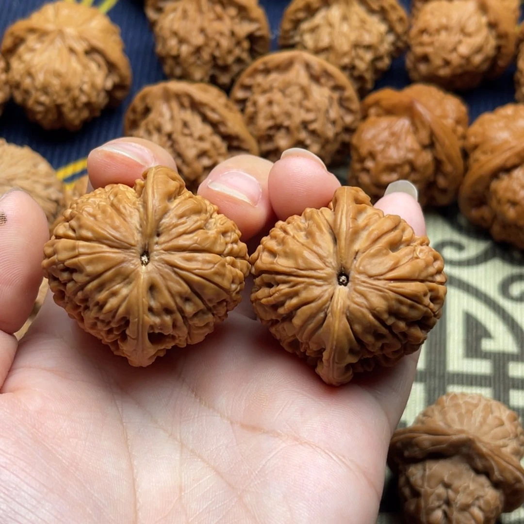 用***9文玩核桃吊坠莲花38