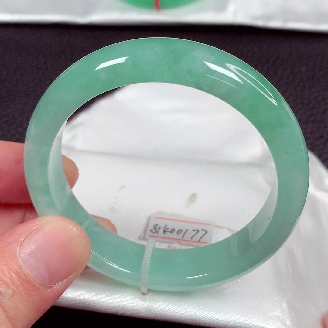 翡翠手镯未镶嵌天然翡翠手镯