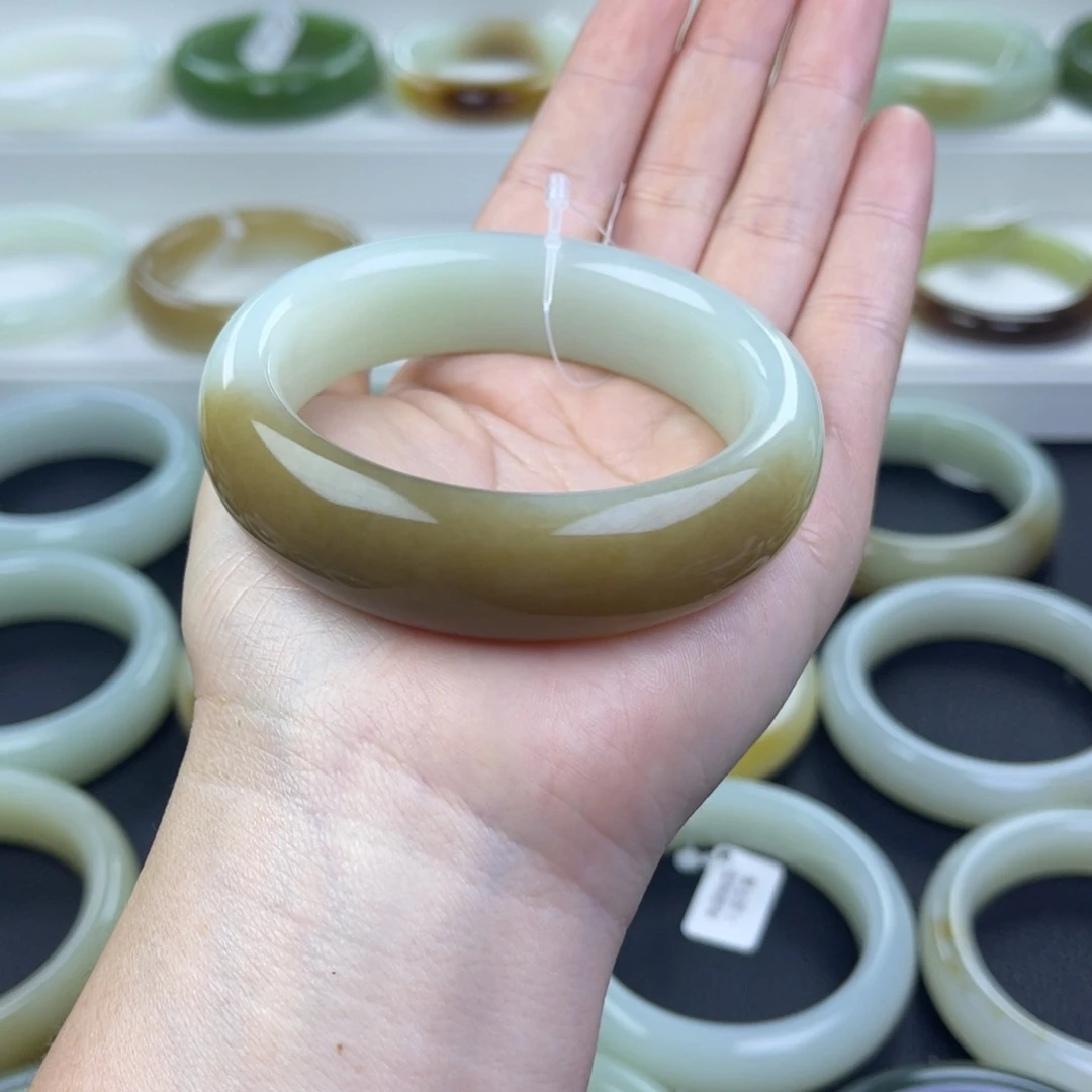 和田玉未镶嵌手镯